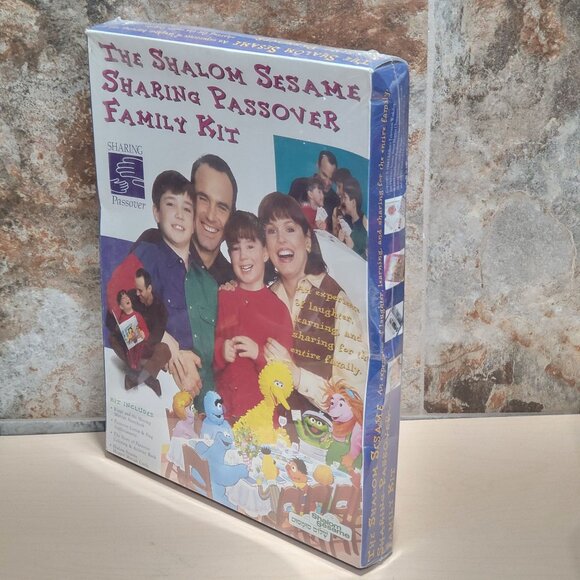 The Shalom Sesame Sharing Passover Family Kit Sealed - Picture 8 of 11